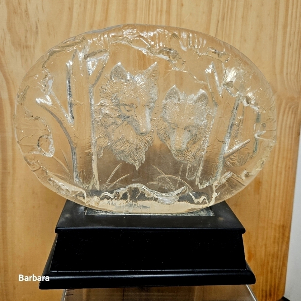 Vintage Battery-operated Color Changing Clear Acrylic Wolf Pair Scene